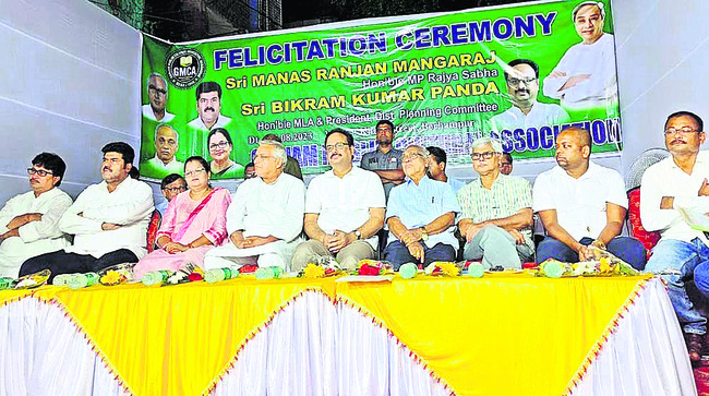 వేదికపై ఎంపీ చంద్రశేఖర్ సాహు తదితరులు 3