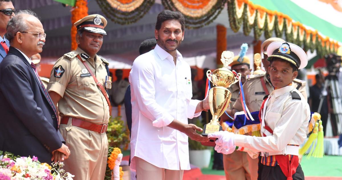 AP Government Awarded Service Medals on 77th Independence Celebrations in Vijayawada - Sakshi6