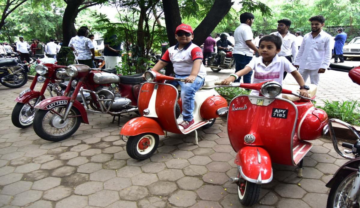 Vintage Vehicles Automobile Display At Sanjeevaiah Park - Sakshi13