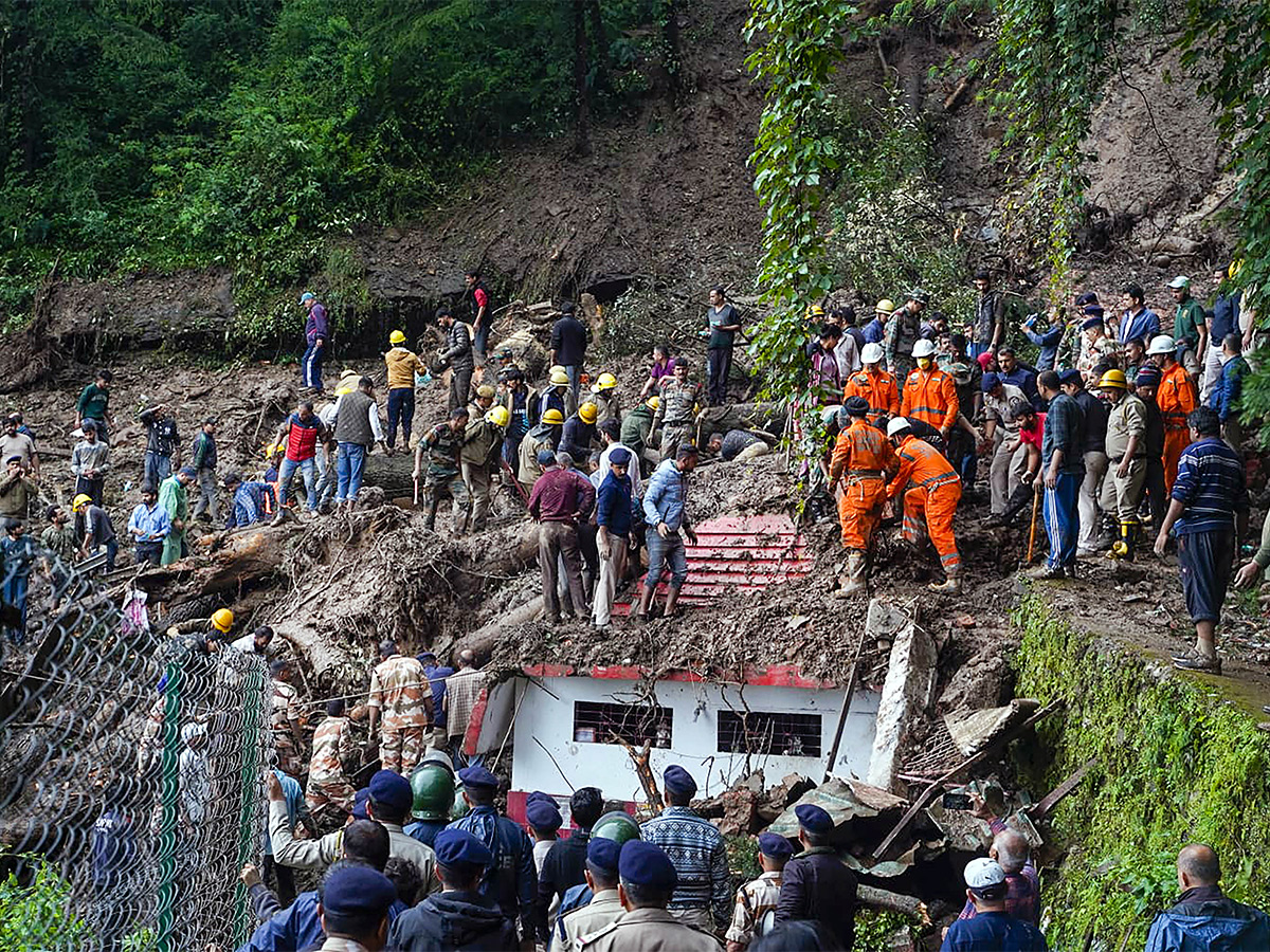 heavy rains in himachal pradesh - Sakshi11