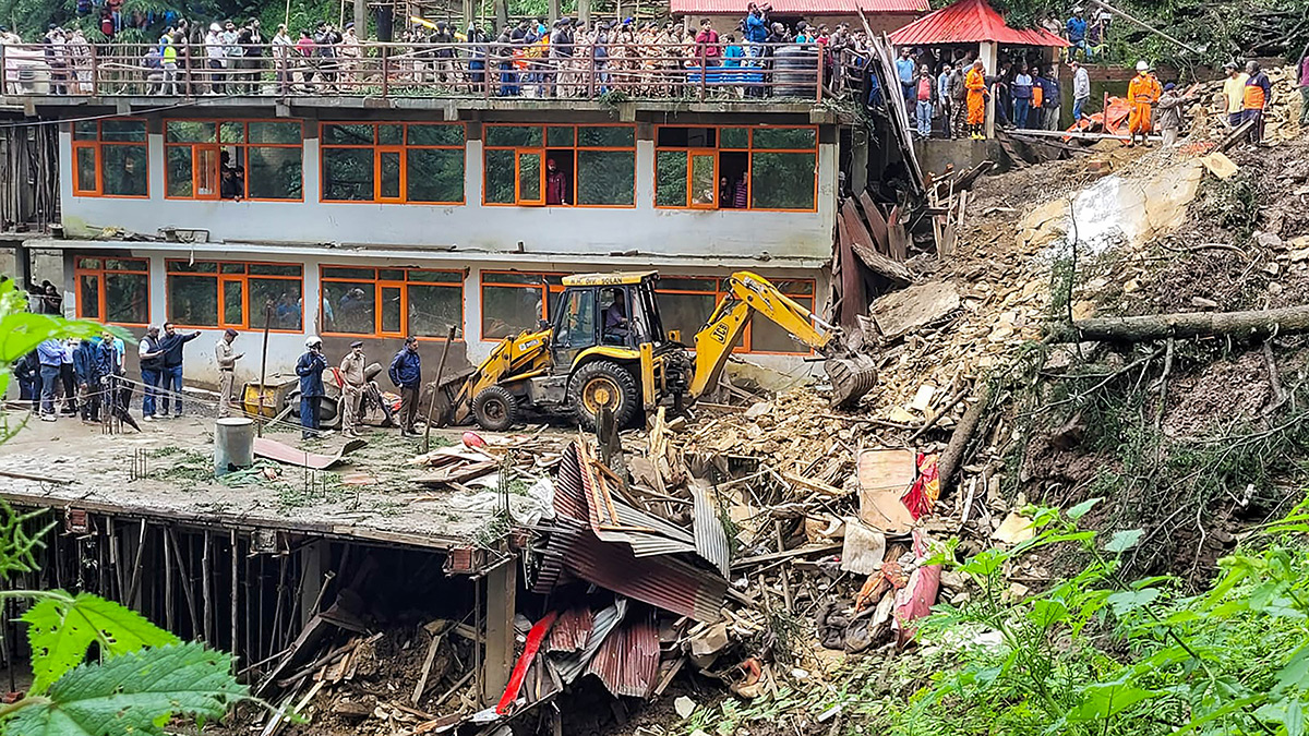 heavy rains in himachal pradesh - Sakshi33