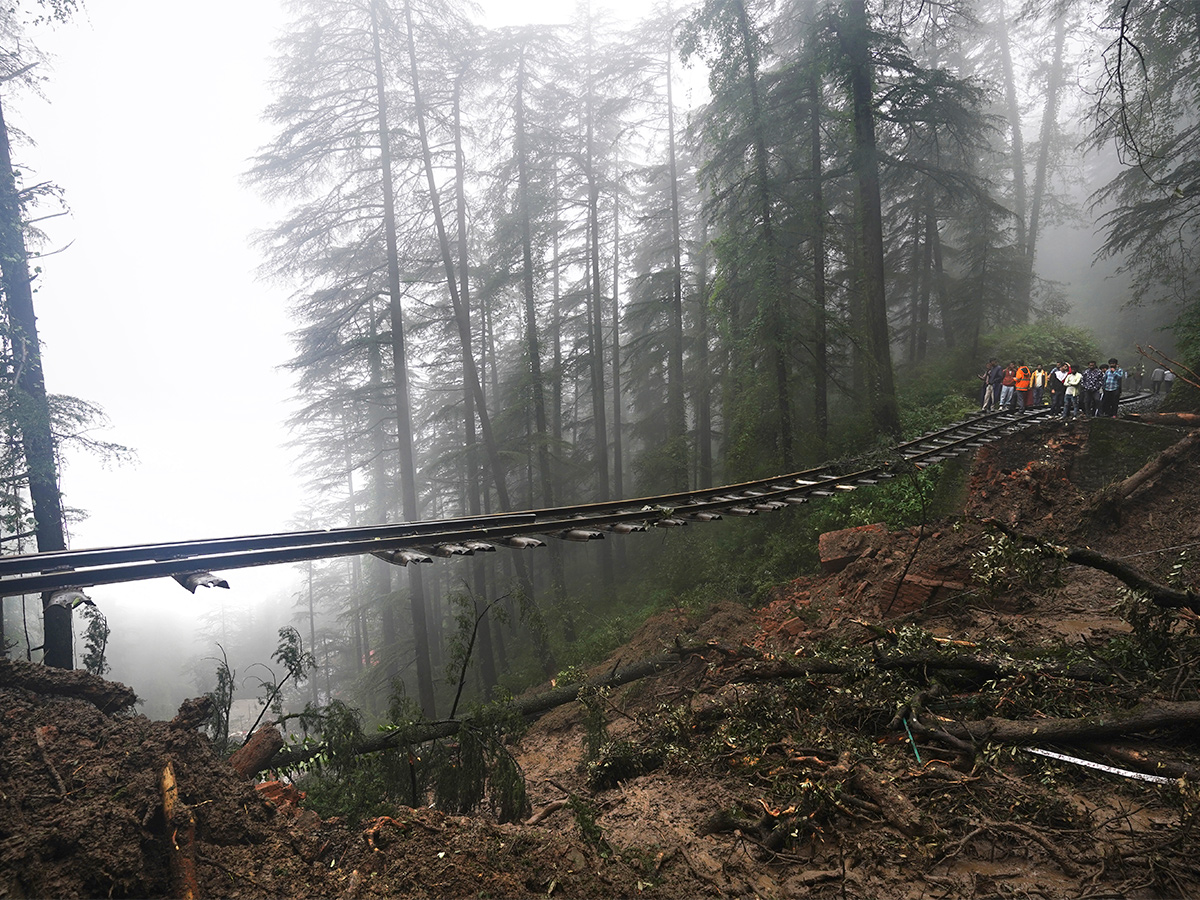 heavy rains in himachal pradesh - Sakshi5