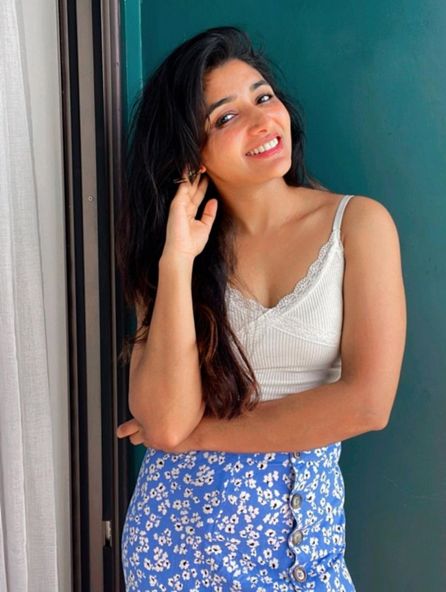 Mirna Menon Latest Photos - Sakshi25