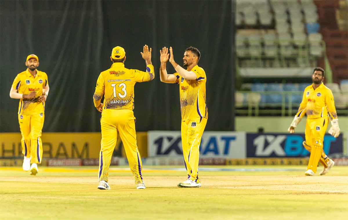 Rayalaseema Kings Vs Vizag Warriors Winner Vizag Warriors in Super Over - Sakshi1