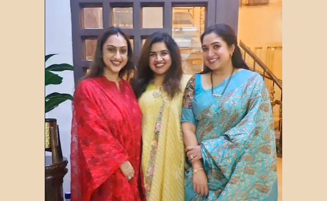 Actor vijaykumar Daughter new Housewarming Function Photos - Sakshi7