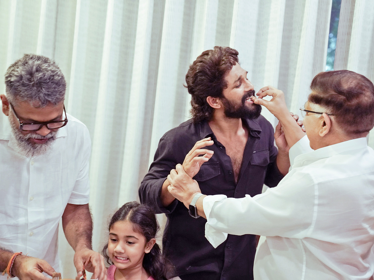 Full Swing on Celebrations in Allu Arjun Home PHotos - Sakshi3