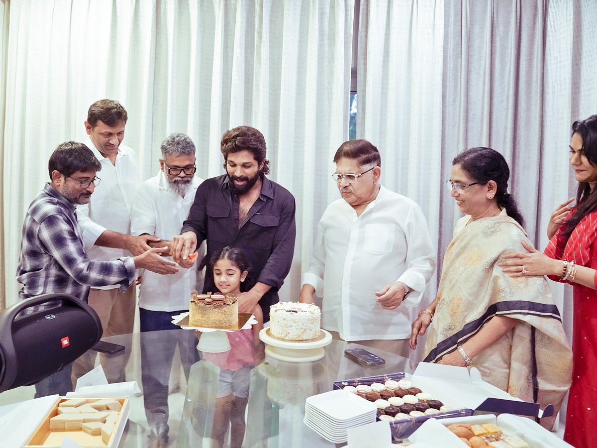 Full Swing on Celebrations in Allu Arjun Home PHotos - Sakshi4