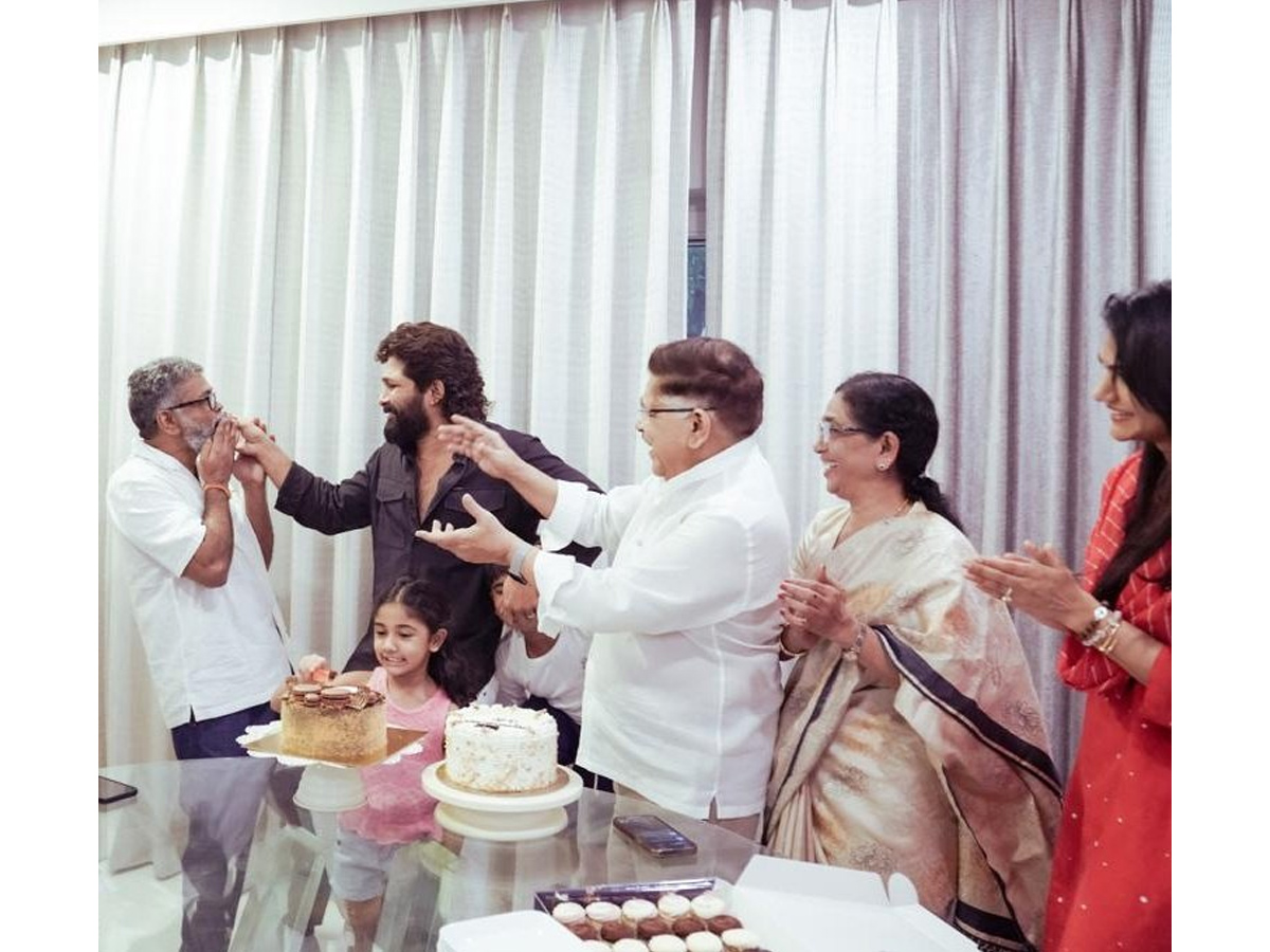 Full Swing on Celebrations in Allu Arjun Home PHotos - Sakshi6