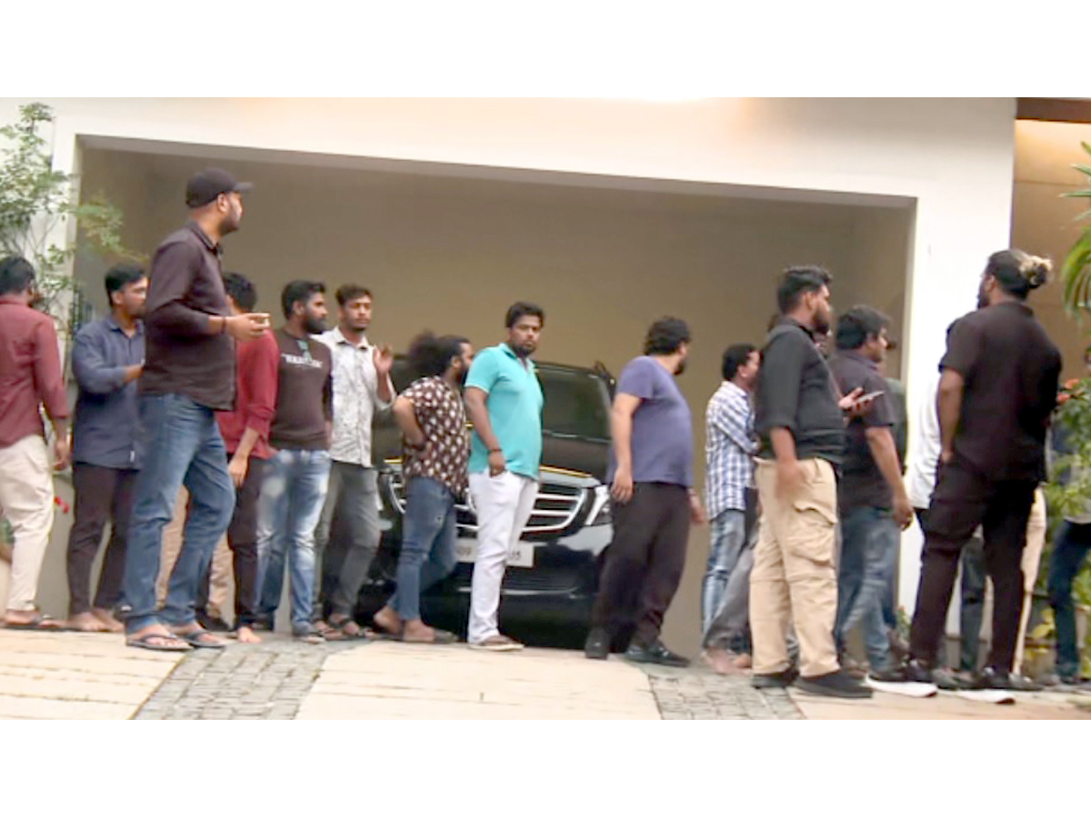 Full Swing on Celebrations in Allu Arjun Home PHotos - Sakshi7
