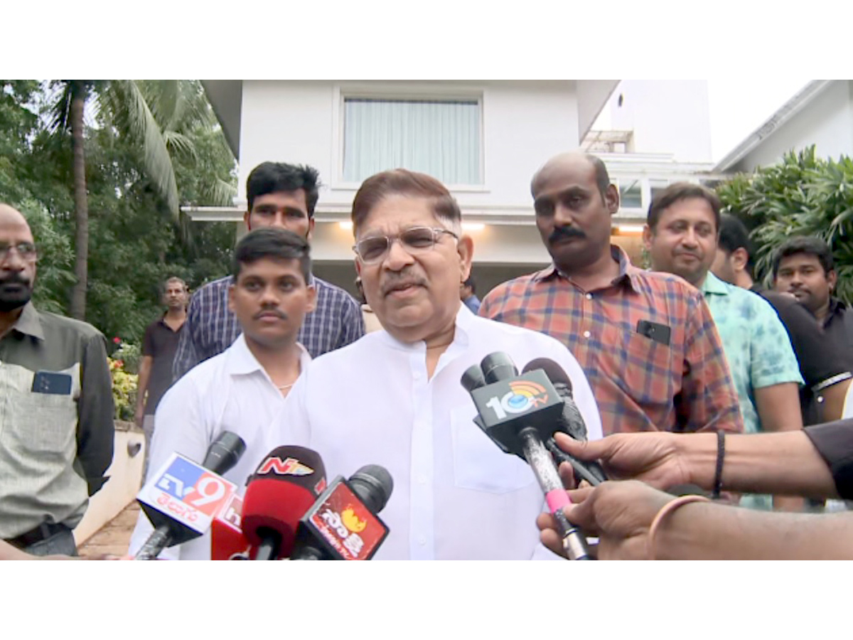 Full Swing on Celebrations in Allu Arjun Home PHotos - Sakshi8
