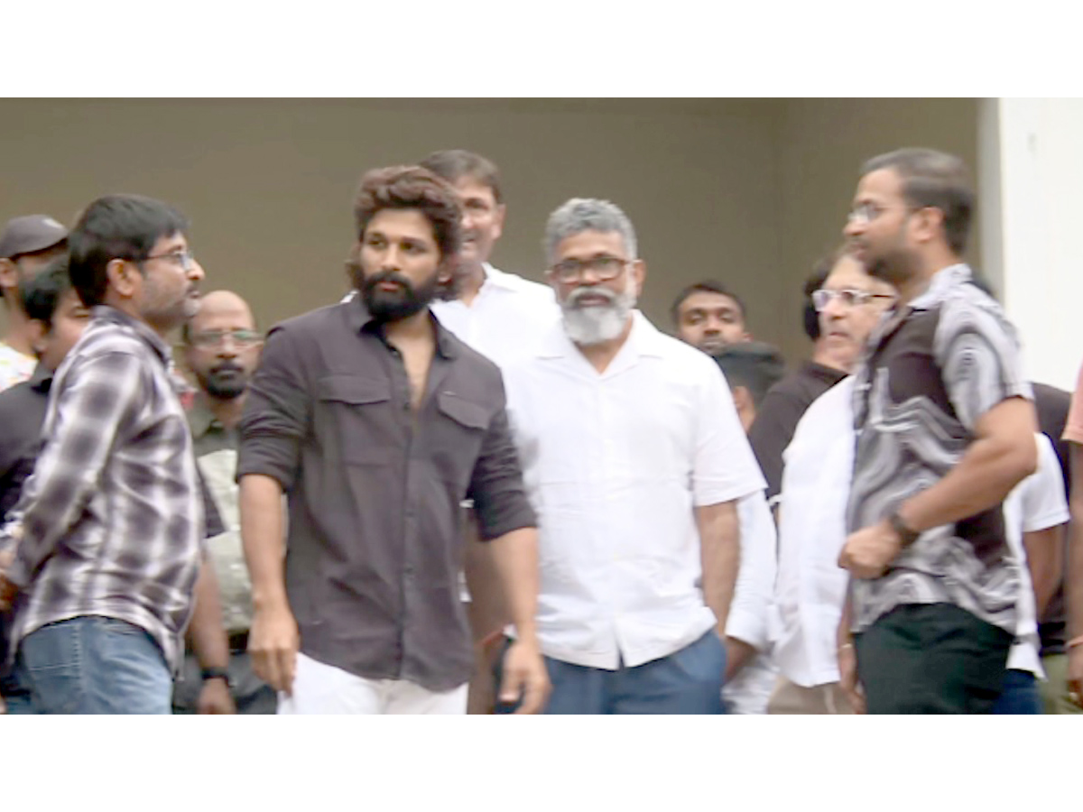Full Swing on Celebrations in Allu Arjun Home PHotos - Sakshi9