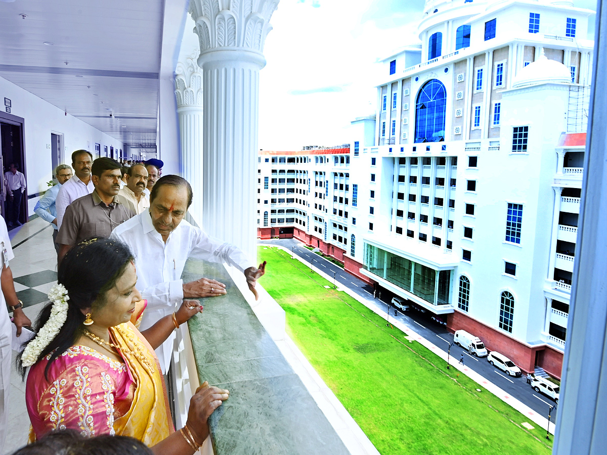 CM KCR ANd Governor Tamilisai Visit Telangana Secretariat Photos - Sakshi2