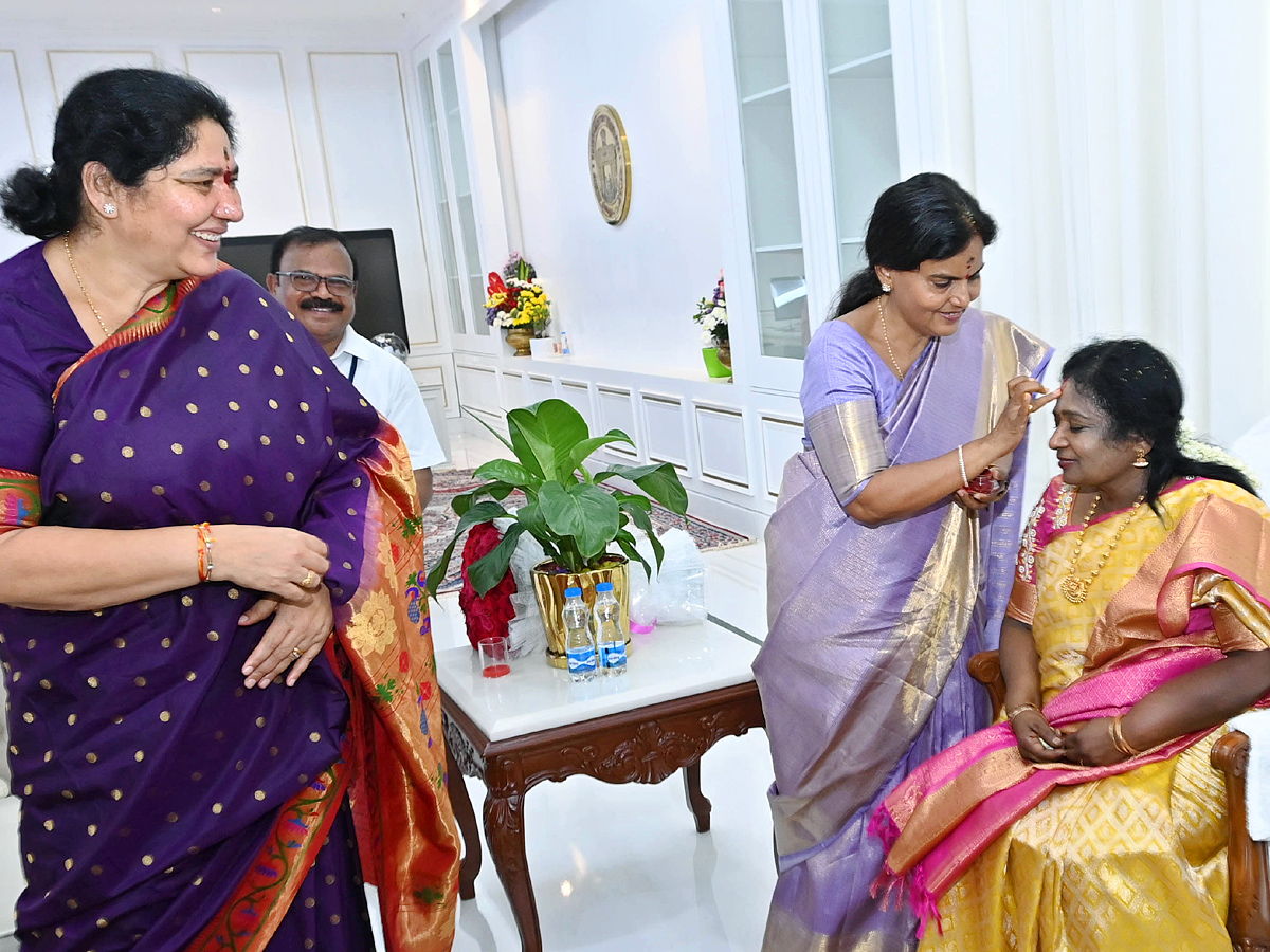 CM KCR ANd Governor Tamilisai Visit Telangana Secretariat Photos - Sakshi4