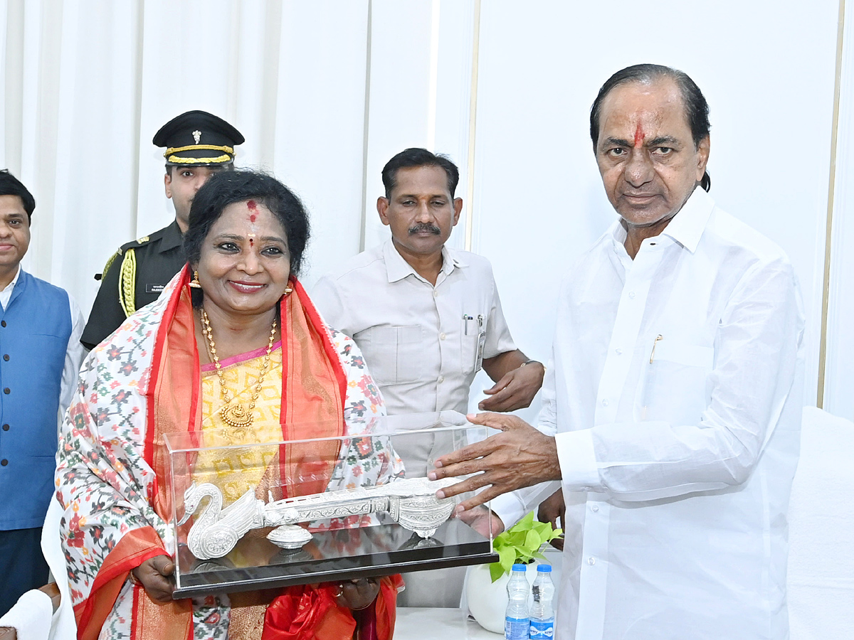 CM KCR ANd Governor Tamilisai Visit Telangana Secretariat Photos - Sakshi6