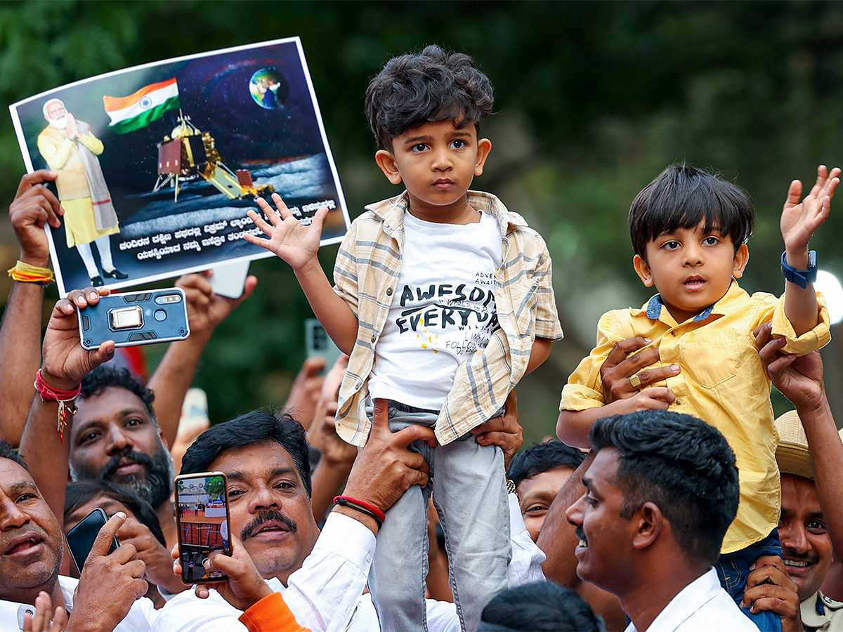 PM Modi Meets ISRO Chandrayaan-3 Scientists Special Photos - Sakshi11
