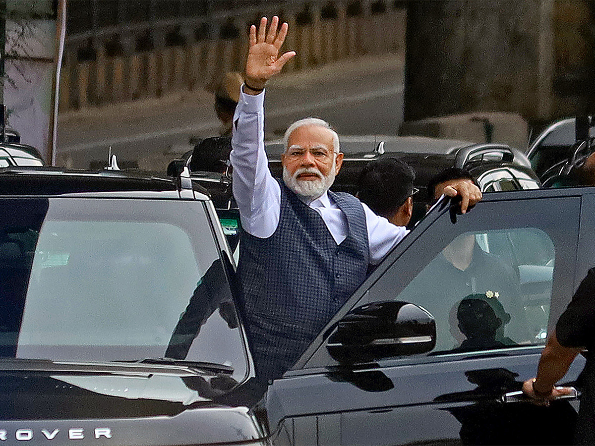 PM Modi Meets ISRO Chandrayaan-3 Scientists Special Photos - Sakshi18