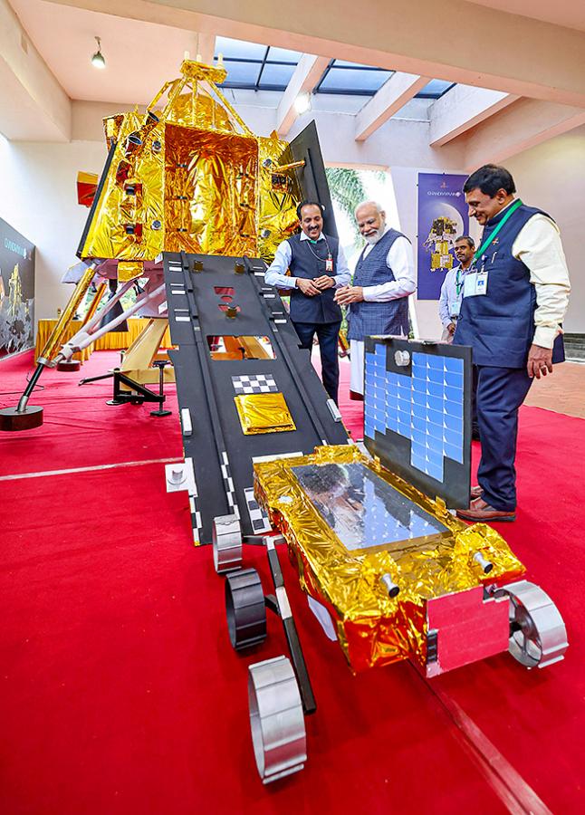 PM Modi Meets ISRO Chandrayaan-3 Scientists Special Photos - Sakshi3