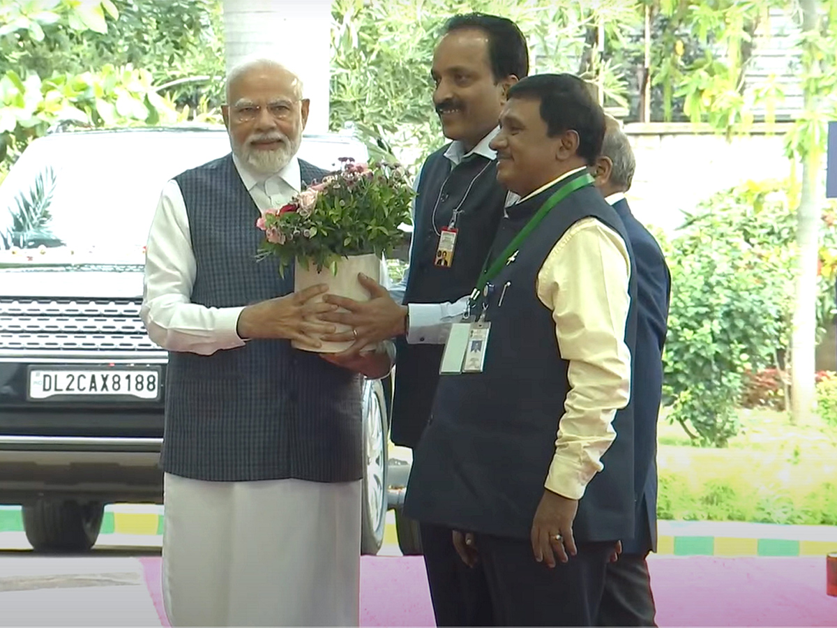PM Modi Meets ISRO Chandrayaan-3 Scientists Special Photos - Sakshi8