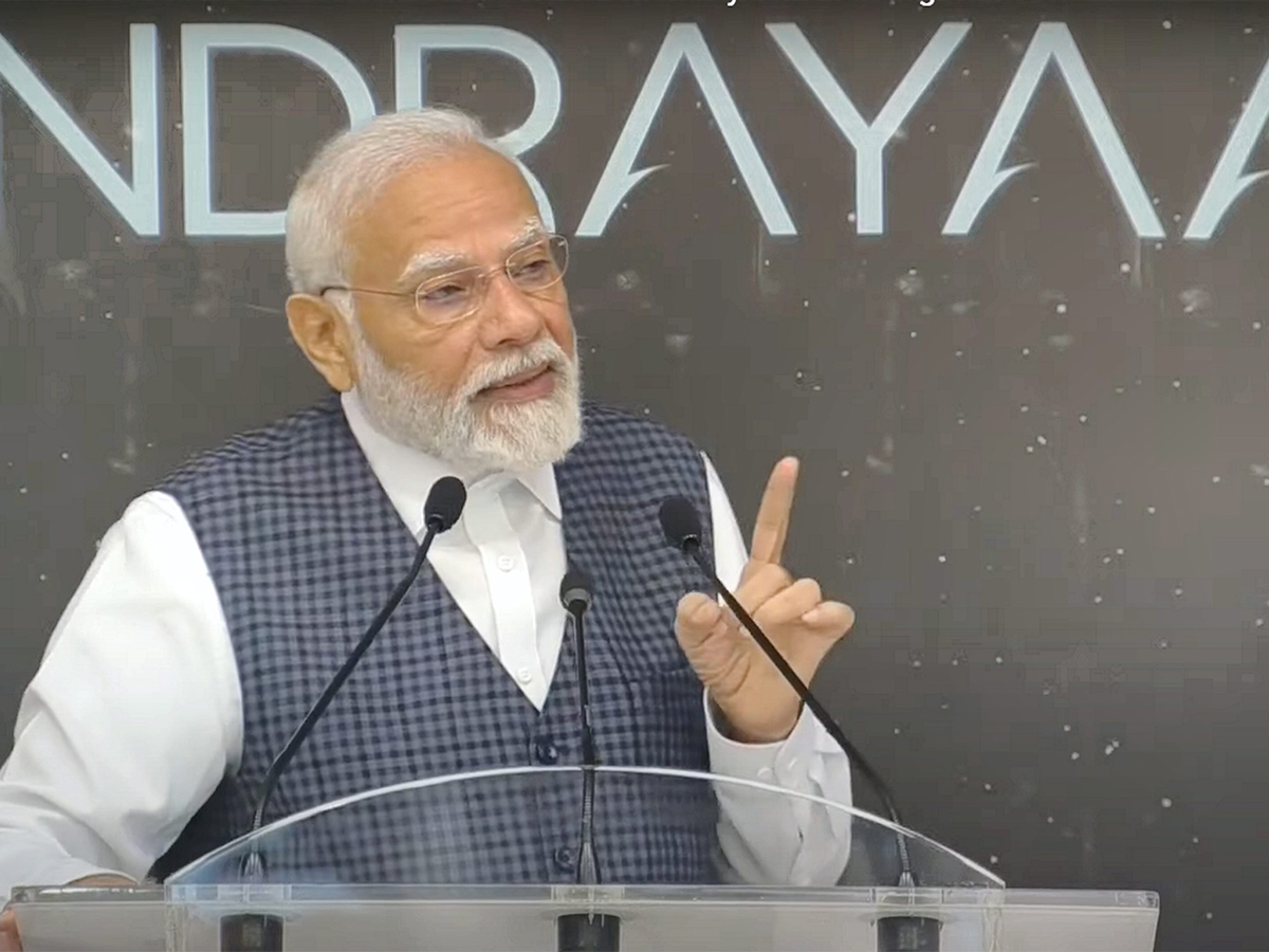PM Modi Meets ISRO Chandrayaan-3 Scientists Special Photos - Sakshi9