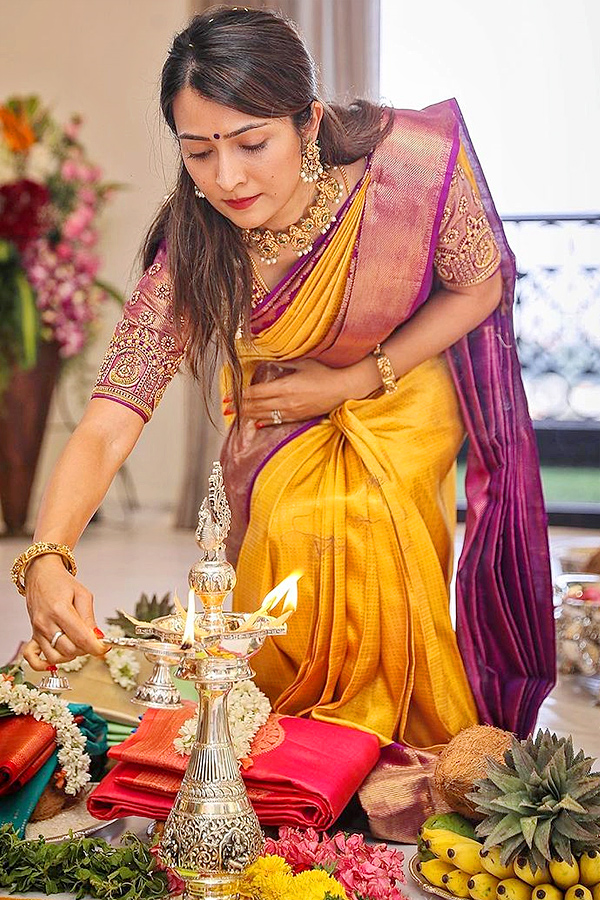 KGF hero Yash wife Radhika Varalakshmi vratham PHotos - Sakshi2