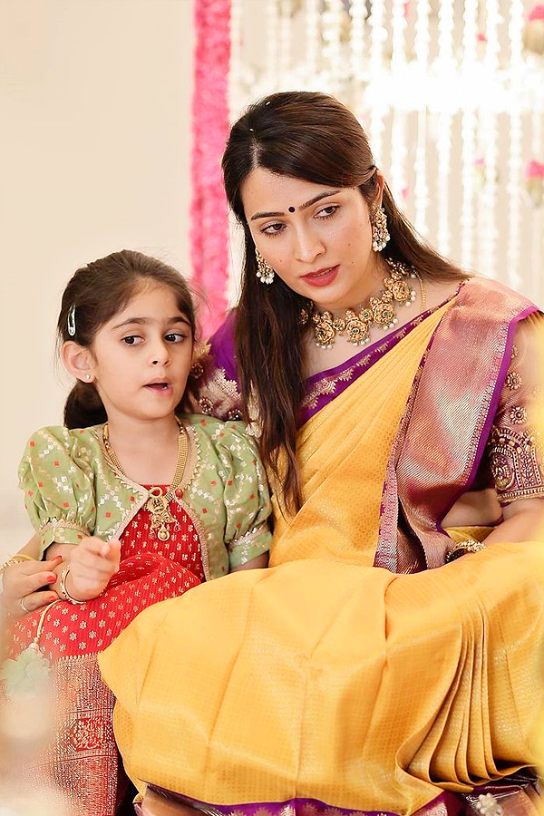 KGF hero Yash wife Radhika Varalakshmi vratham PHotos - Sakshi3