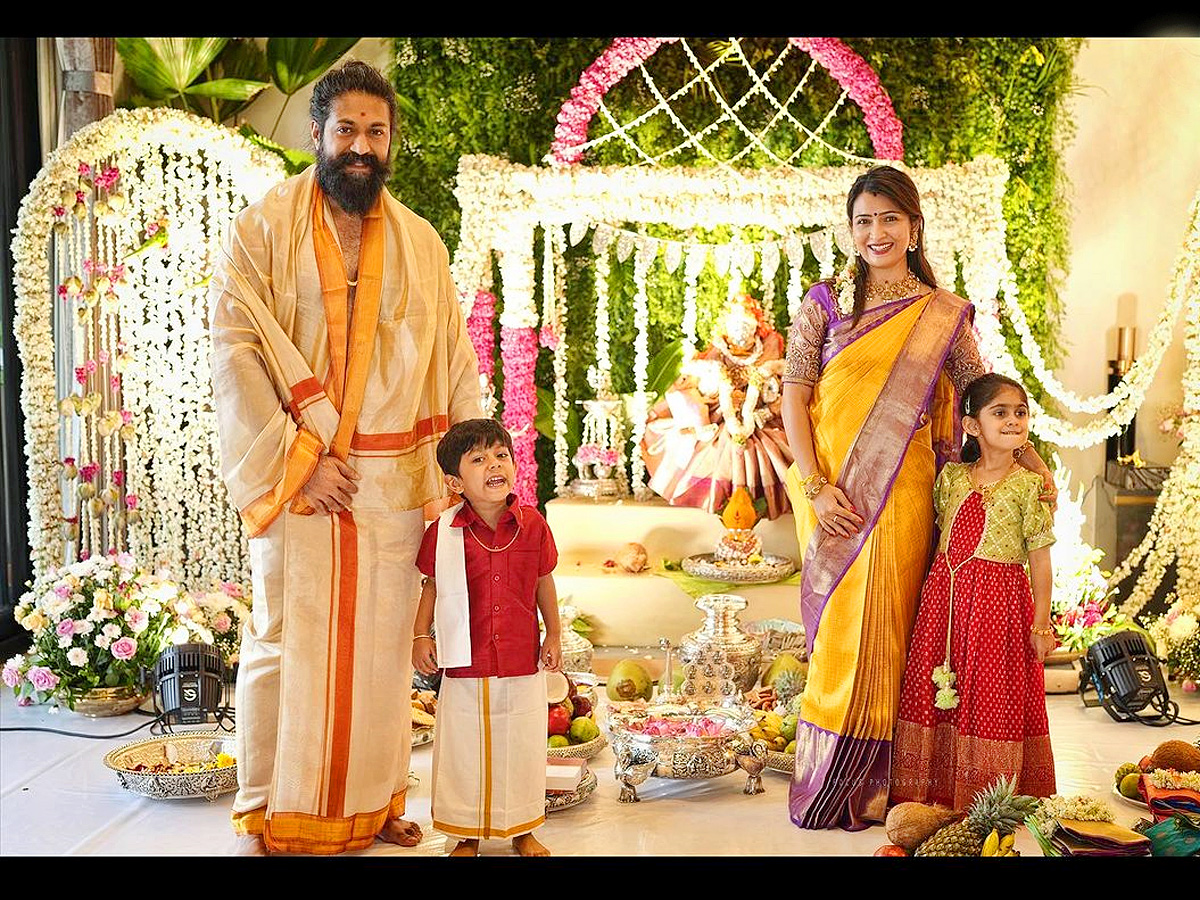 KGF hero Yash wife Radhika Varalakshmi vratham PHotos - Sakshi4