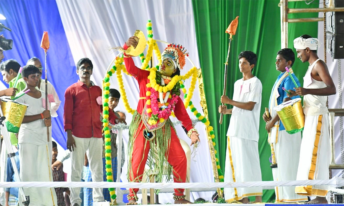 Students Crowd Thanks AP CM Jagan Jagananna Vidya Deevena Program At Nagari - Sakshi21