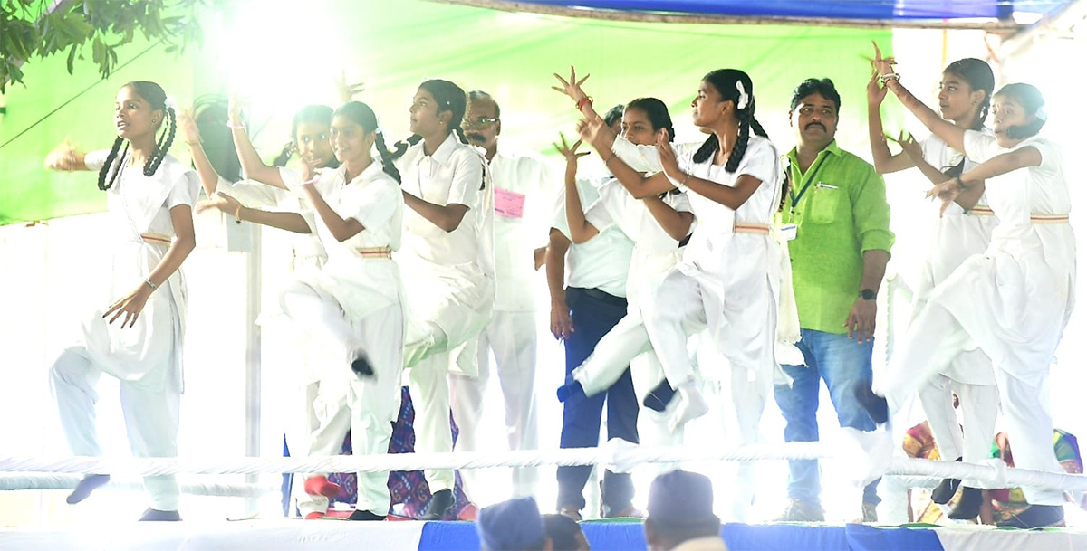 Students Crowd Thanks AP CM Jagan Jagananna Vidya Deevena Program At Nagari - Sakshi23