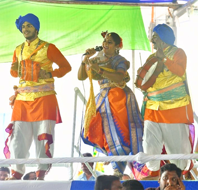 Students Crowd Thanks AP CM Jagan Jagananna Vidya Deevena Program At Nagari - Sakshi24