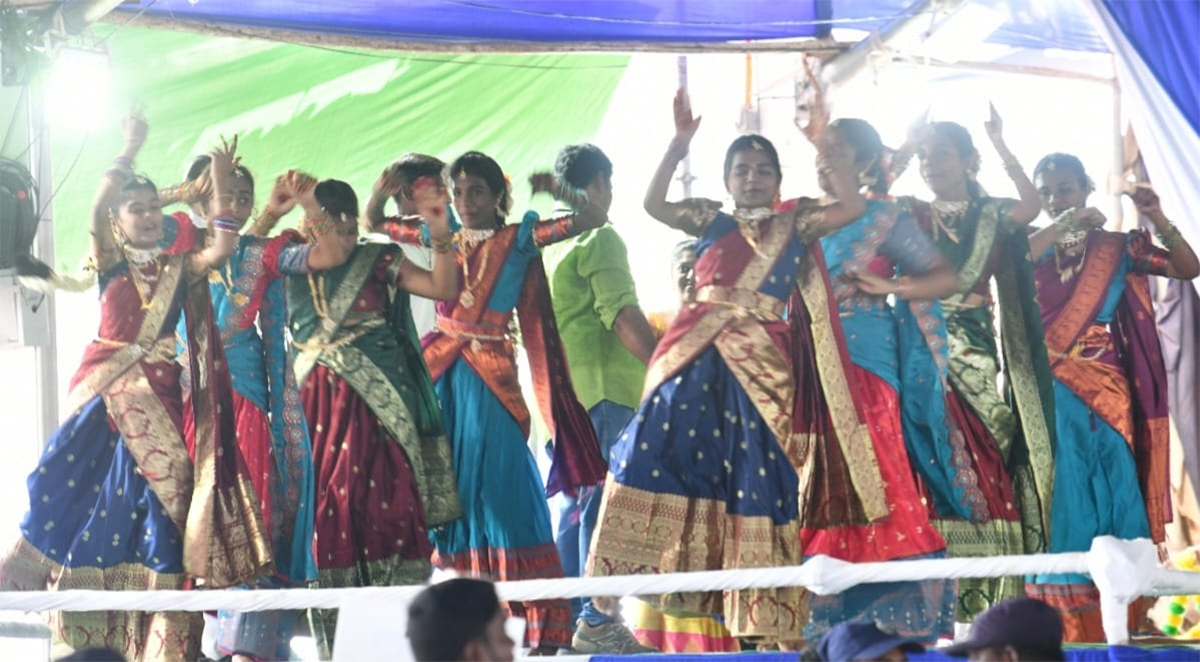 Students Crowd Thanks AP CM Jagan Jagananna Vidya Deevena Program At Nagari - Sakshi25