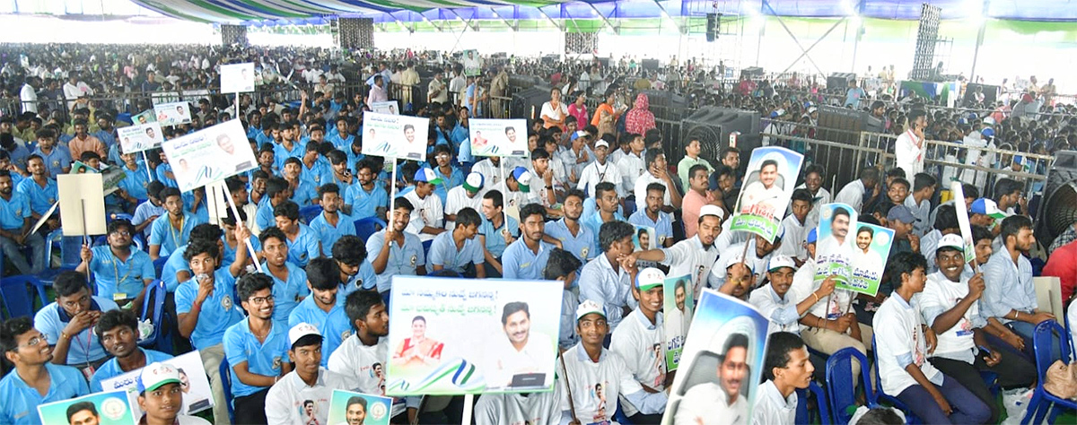 Students Crowd Thanks AP CM Jagan Jagananna Vidya Deevena Program At Nagari - Sakshi17