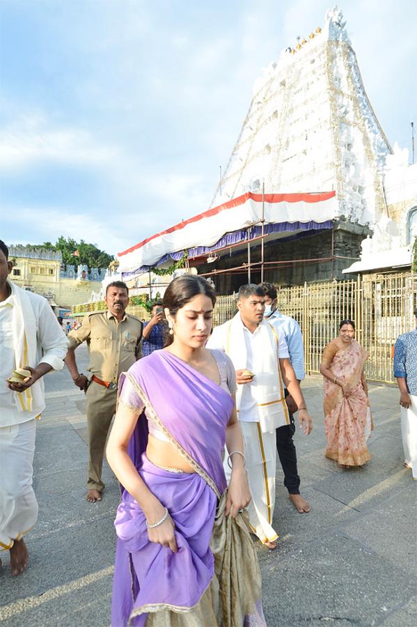 Actress Janhvi Kapoor Visits Tirumala Temple - Sakshi10