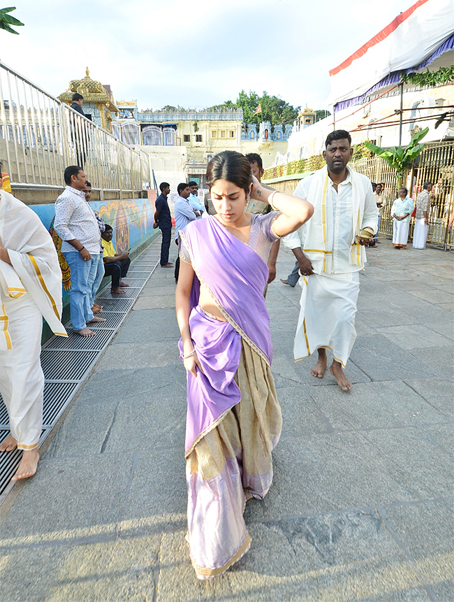 Actress Janhvi Kapoor Visits Tirumala Temple - Sakshi13