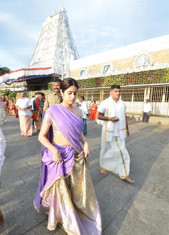 Actress Janhvi Kapoor Visits Tirumala Temple - Sakshi16