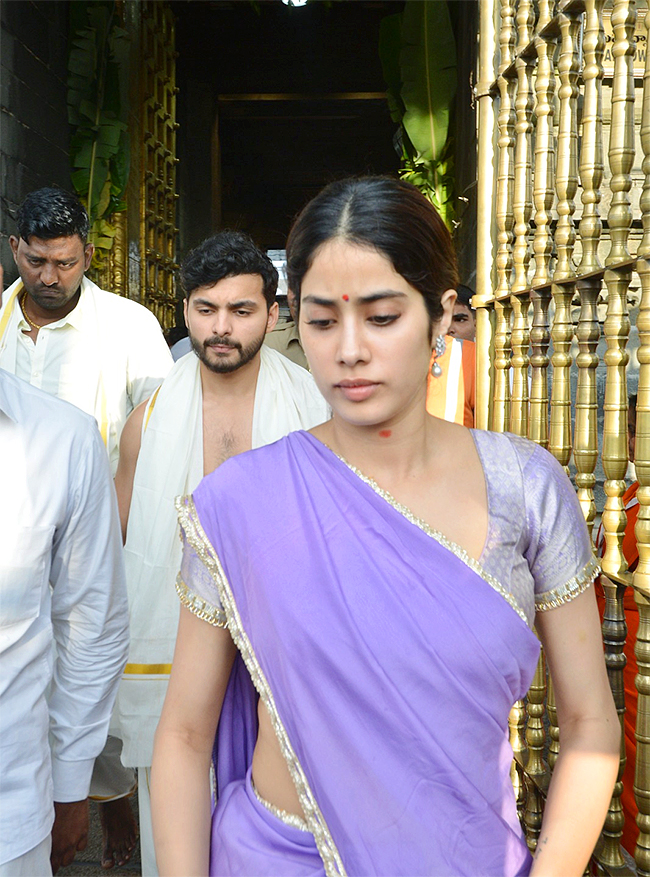 Actress Janhvi Kapoor Visits Tirumala Temple - Sakshi18