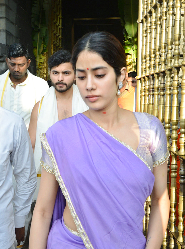 Actress Janhvi Kapoor Visits Tirumala Temple - Sakshi20
