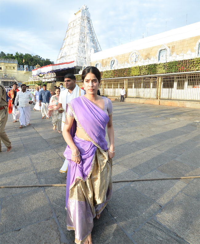 Actress Janhvi Kapoor Visits Tirumala Temple - Sakshi21