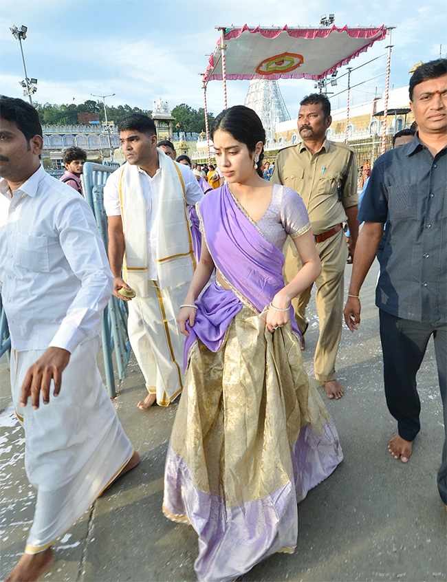 Actress Janhvi Kapoor Visits Tirumala Temple - Sakshi23