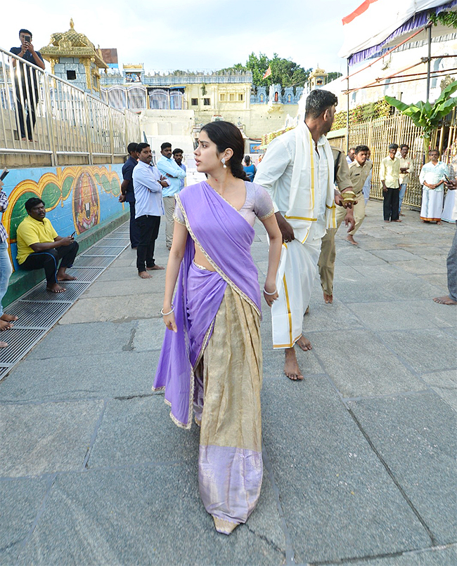 Actress Janhvi Kapoor Visits Tirumala Temple - Sakshi25
