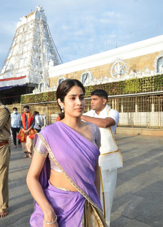 Actress Janhvi Kapoor Visits Tirumala Temple - Sakshi5