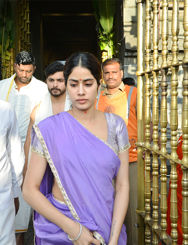 Actress Janhvi Kapoor Visits Tirumala Temple - Sakshi8