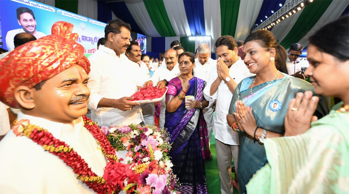Jagananna Vidya Deevena CM Jagan Public Meeting at Nagari  - Sakshi11