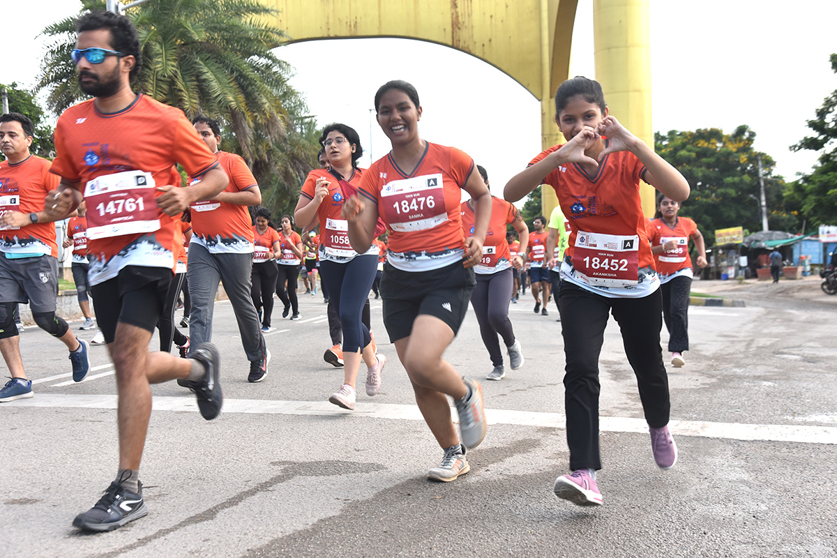 The half marathon ended at Gachibowli Stadium - Sakshi31