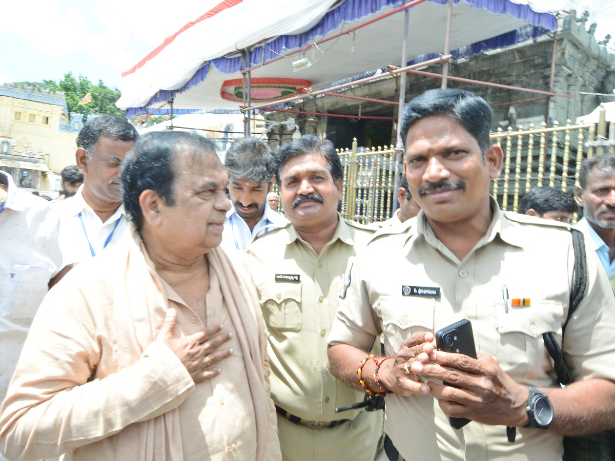 Brahmanandam Family Visits Tirumala Venkateswara Swami Temple Photos - Sakshi7