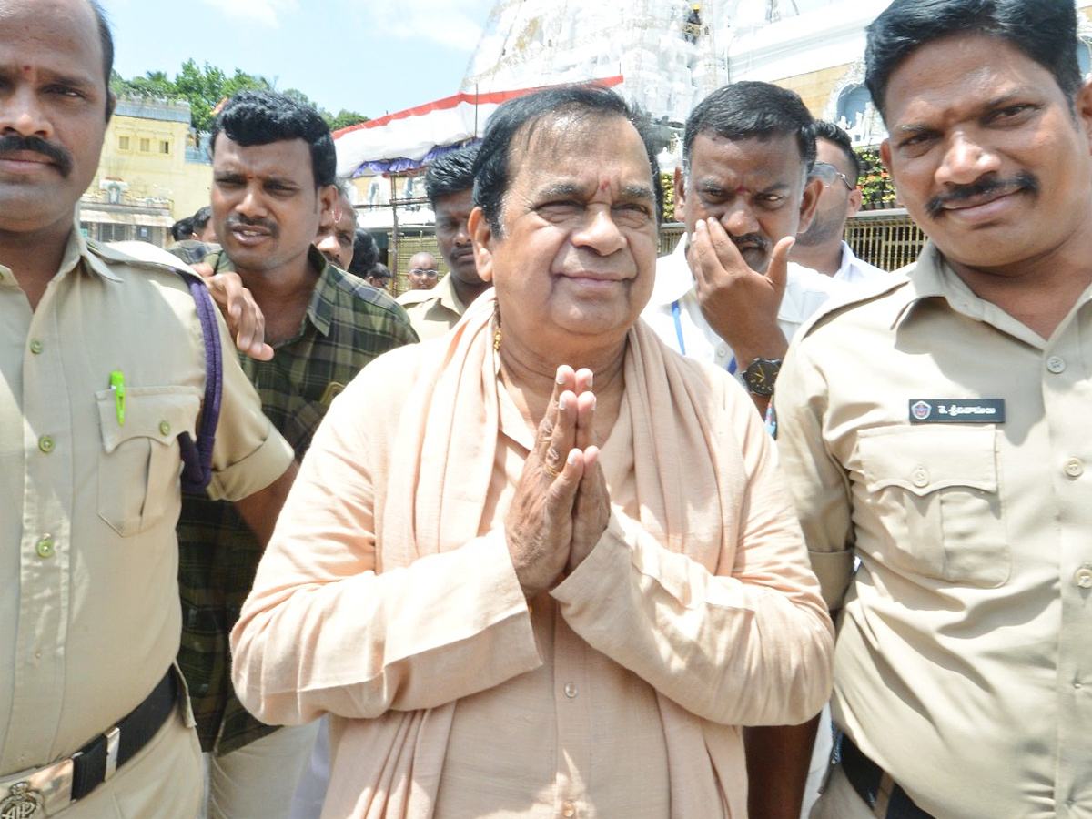 Brahmanandam Family Visits Tirumala Venkateswara Swami Temple Photos - Sakshi8