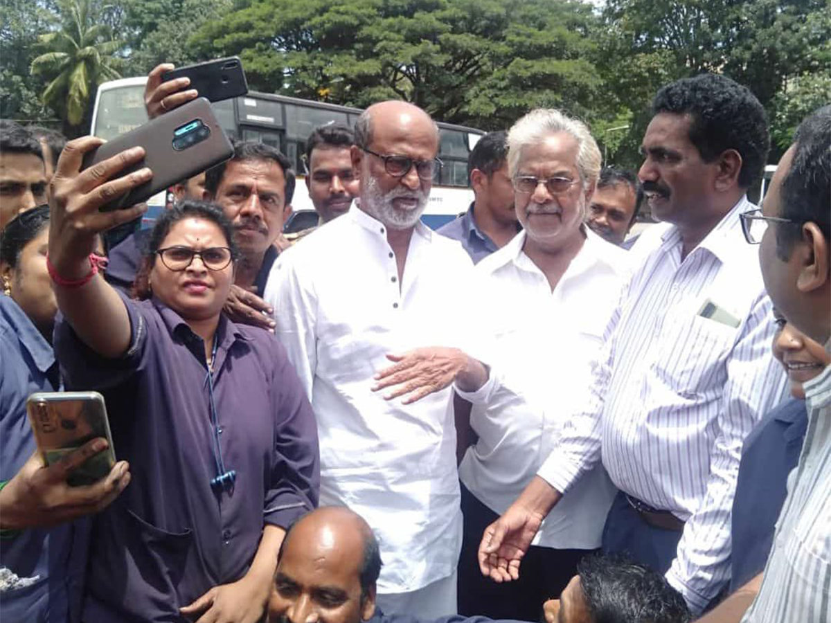 Rajinikanth pays surprise visit to bus depot  - Sakshi1