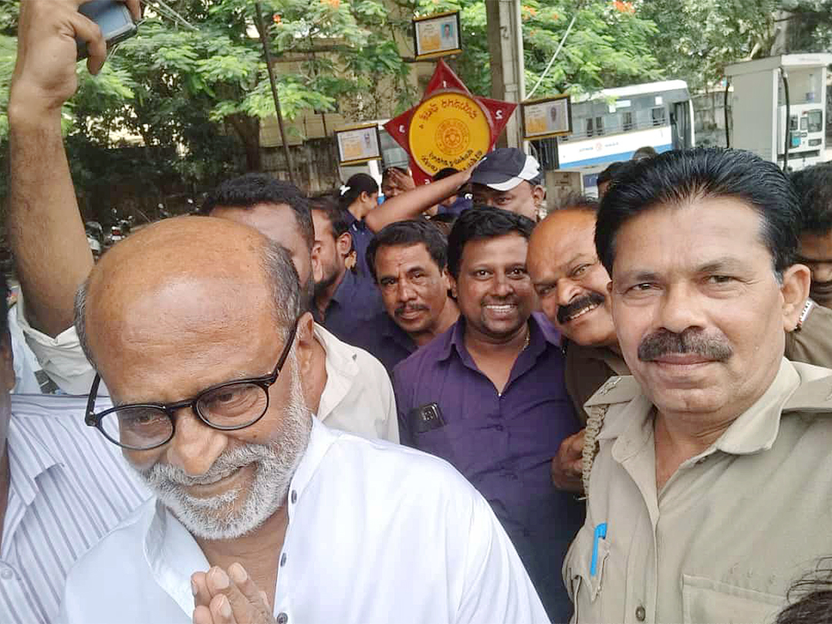 Rajinikanth pays surprise visit to bus depot  - Sakshi3