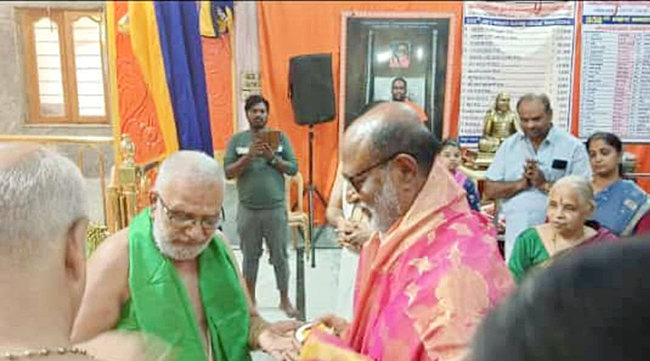 Rajinikanth pays surprise visit to bus depot  - Sakshi6