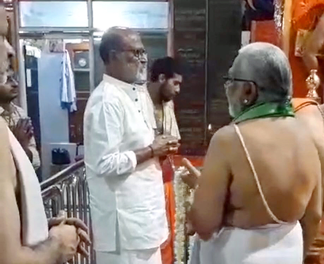 Rajinikanth pays surprise visit to bus depot  - Sakshi7