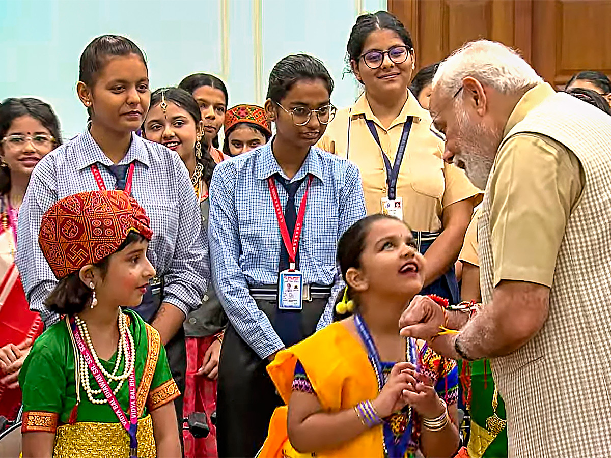 raksha bandhan celebration at india - Sakshi11